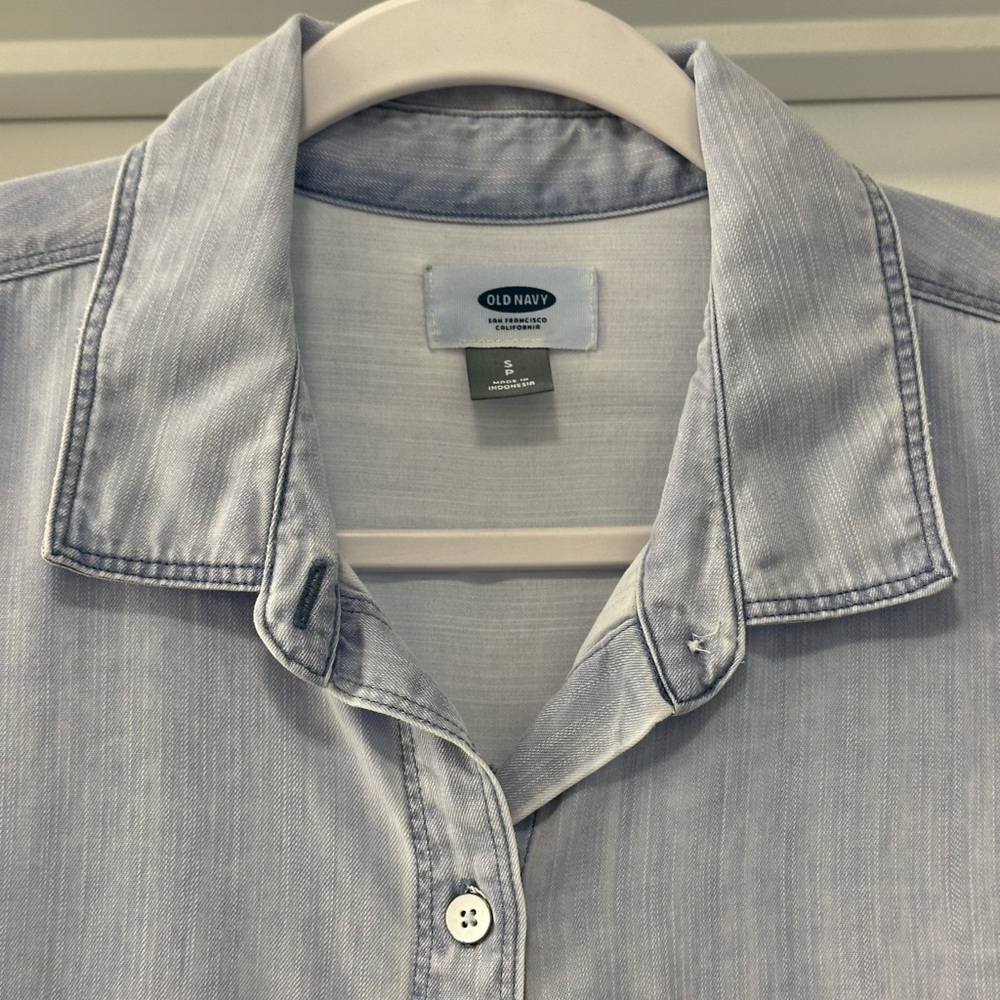 Old Navy Light Blue Women’s Button-Up Shirt